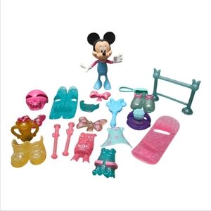 Disney Minnie Mouse Snap N’ Style Dress-up Doll Skiing Snowboarding Accessories